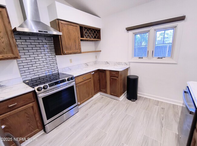 Building Photo - 13636 Capistrano Dr S