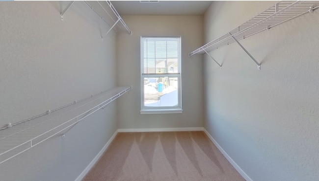 Building Photo - Condo Style Upper 3 Bedroom 2 Bathroom plus Den Apartment