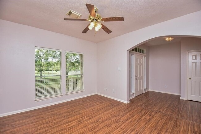 Building Photo - 2811 County Rd 64