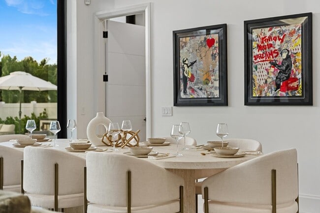 Building Photo - 220 S Swinton Ave