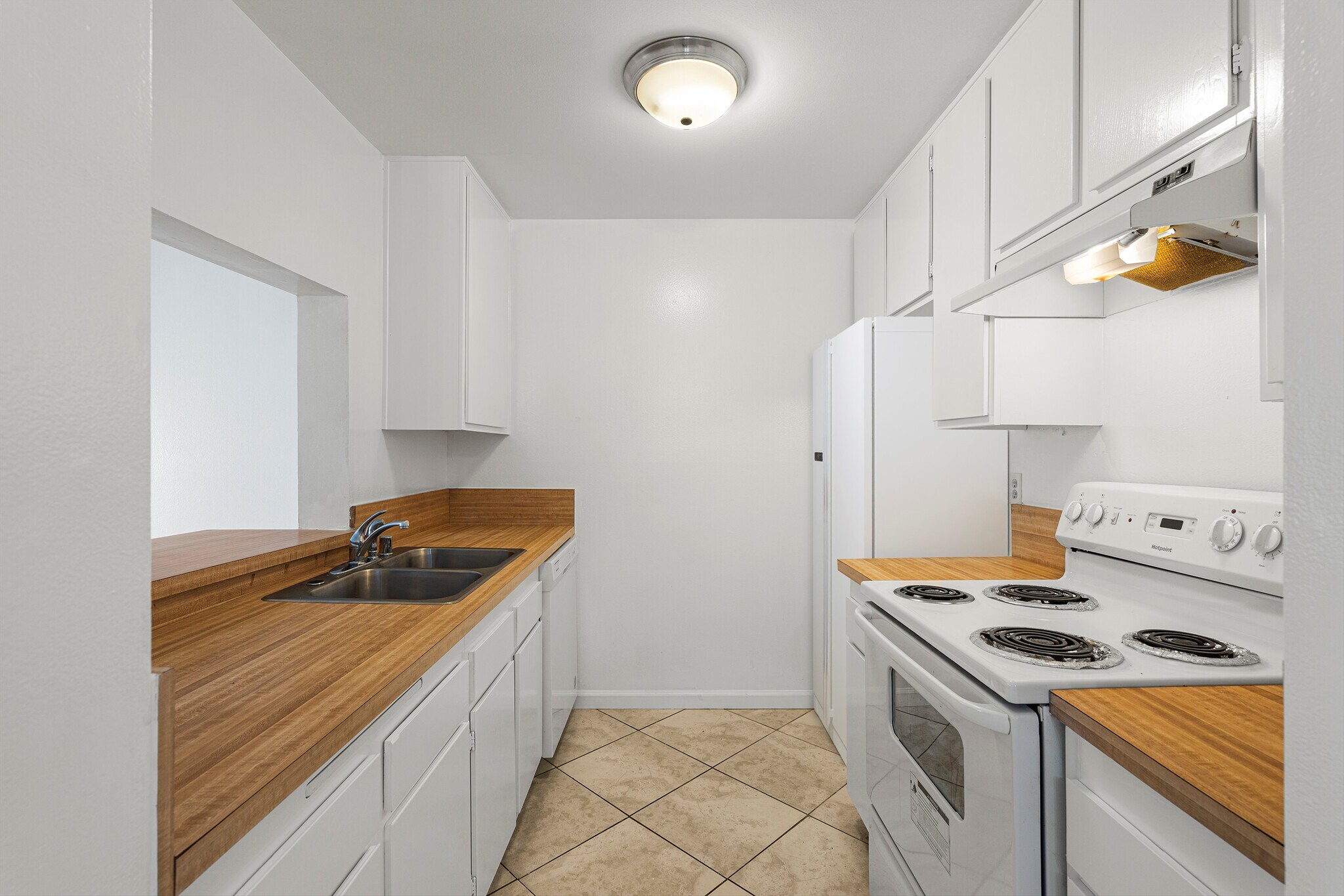 Building Photo - 5460 White Oak Ave