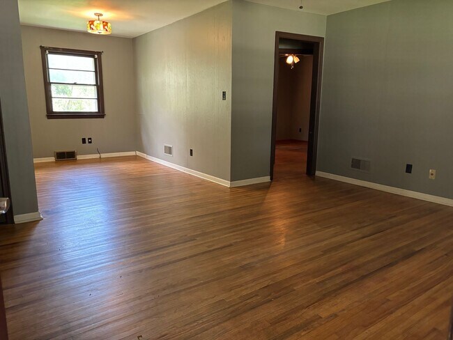 Building Photo - Great family 3 Bedroom 1 bath