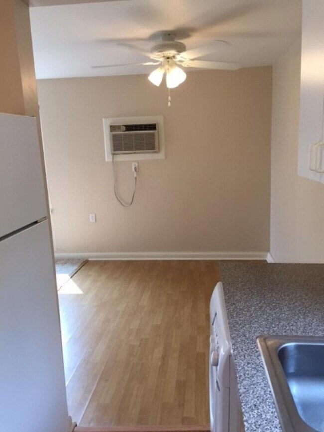 Building Photo - 1 bedroom in Seattle WA 98144