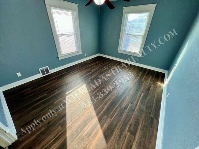 Building Photo - Cozy 4 Bed 2 Bath Home in KCK-Available NOW!!