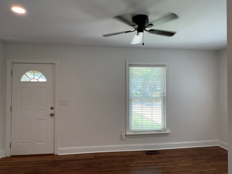 Building Photo - 1013 Allen St