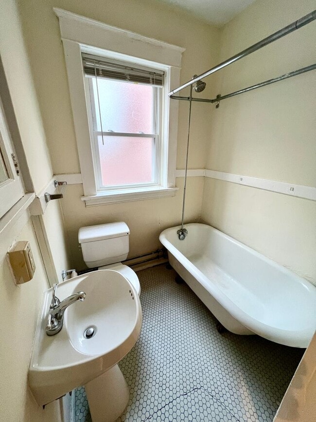 Building Photo - 911 St Rita Ave