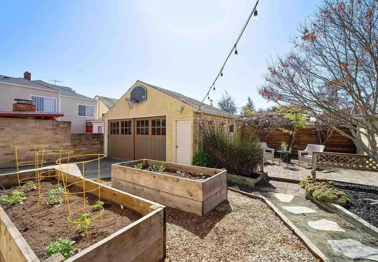 Building Photo - 5875 Picardy Dr