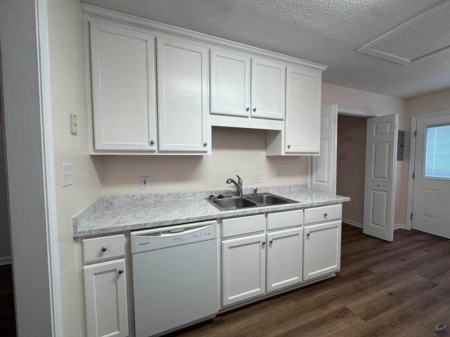 Building Photo - 242 Katelyn Cir