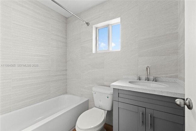 Building Photo - 6121 SW 40th Ct