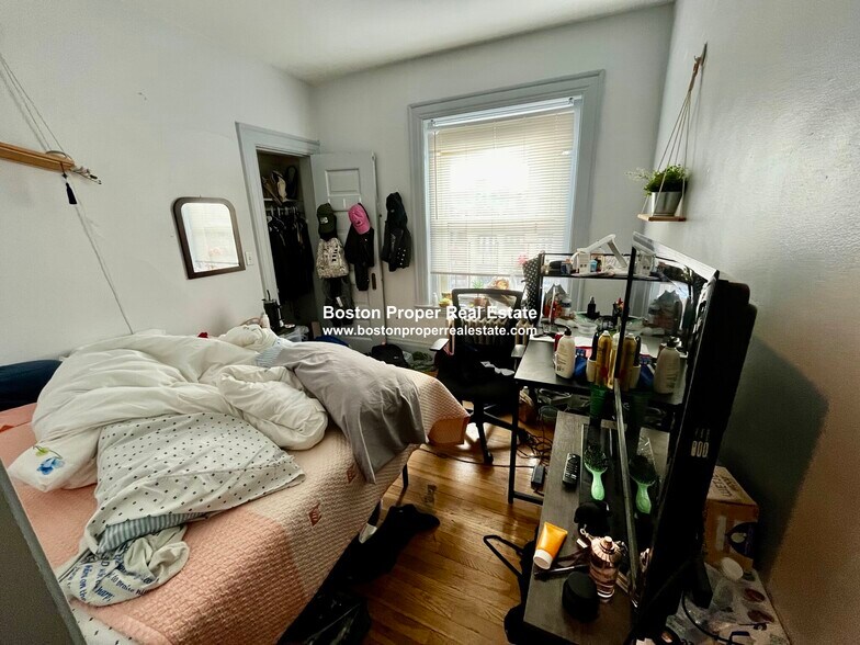 Building Photo - 1091 Boylston St