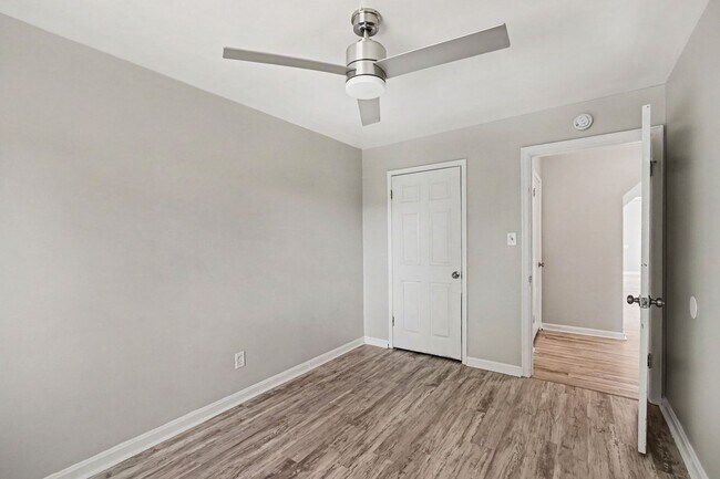 Building Photo - 629 Maple Dr