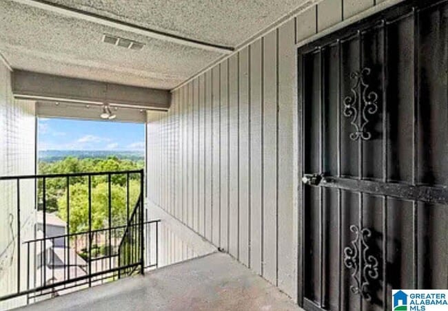 Building Photo - 422 Skyview Dr