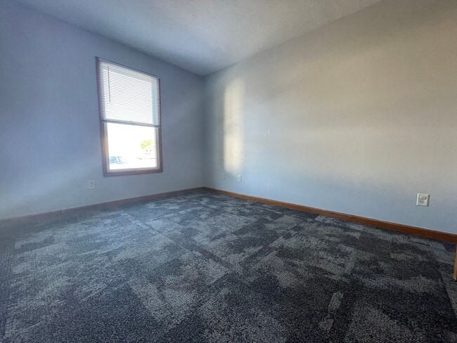 Building Photo - 350 Stone Creek Dr