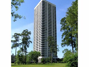 Building Photo - The Parklane