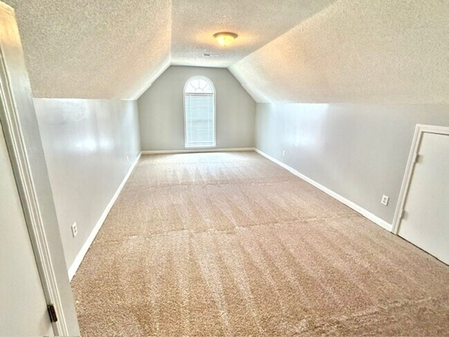 Building Photo - 8611 High Cotton Cove