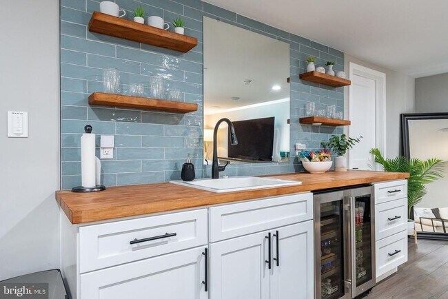 Building Photo - 608 N 3rd St