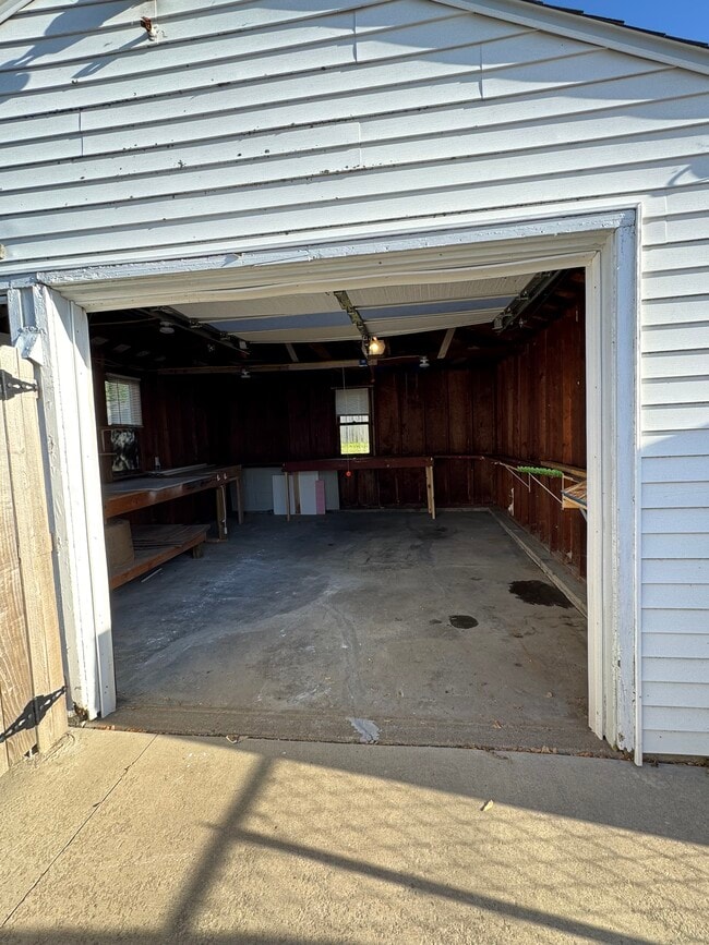 Building Photo - 2407 9th Ave SW