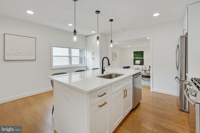 Building Photo - 14332 Belleville Ave