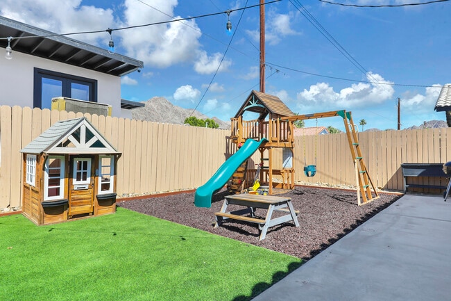 Building Photo - 51685 Avenida Herrera