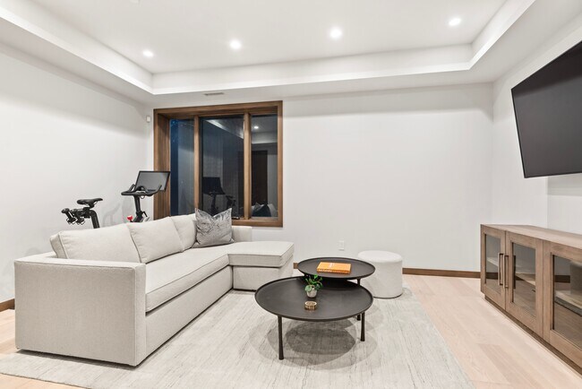 Building Photo - 522 Spruce St