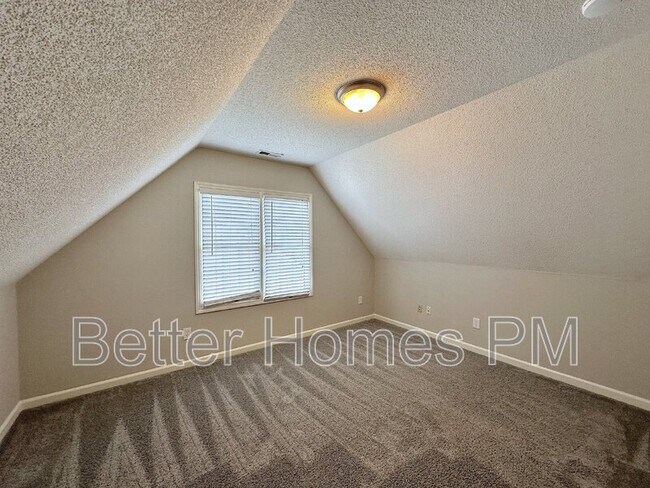Building Photo - 741 Hanska Way