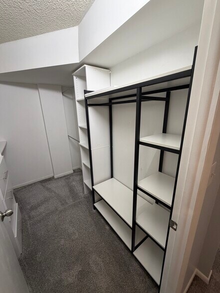 Building Photo - 404 NW 68th Ave