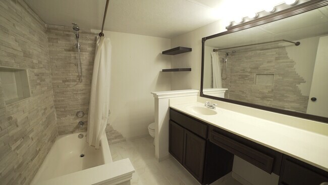 Building Photo - 1601 Faro Dr