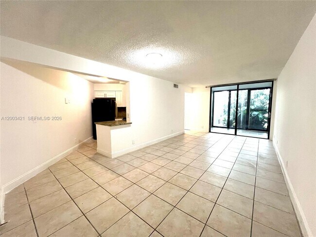 Building Photo - 210 Lake Pointe Dr