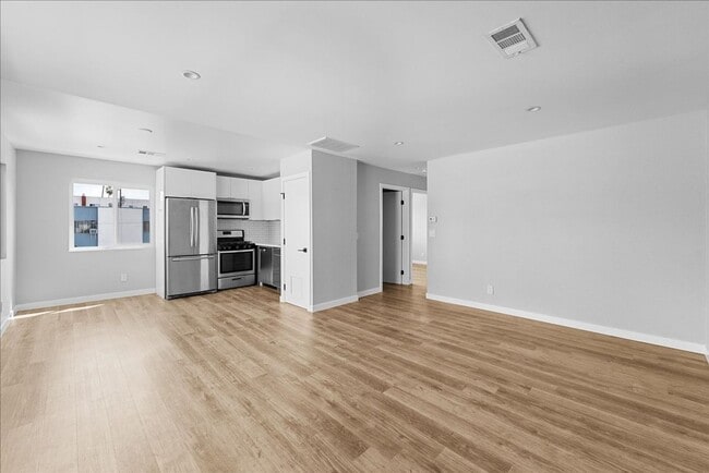 2 Bed 1 Bath For Rent