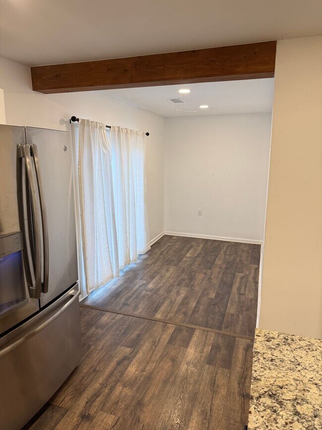 Building Photo - Updated Home near Waverly Park