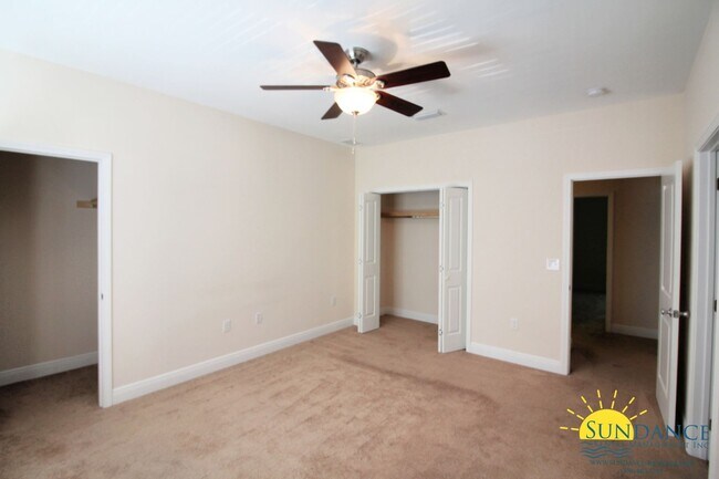 Building Photo - Nice 3 Bedroom Townhouse in The Palm Reserve