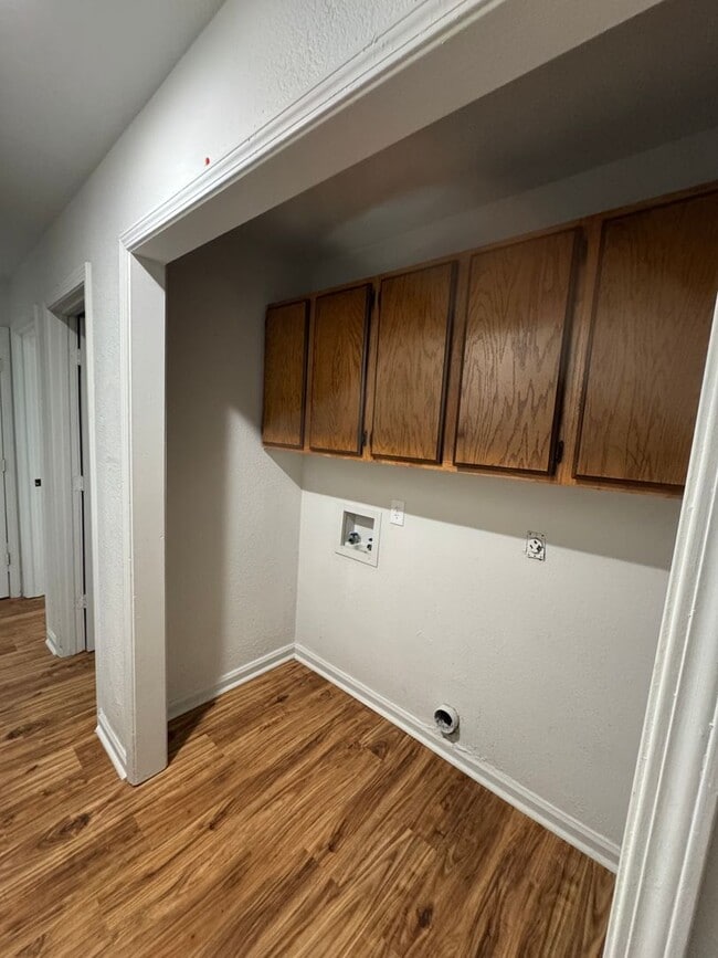 Building Photo - REMODELED 3/1  apartment in Trumann AVAILA...