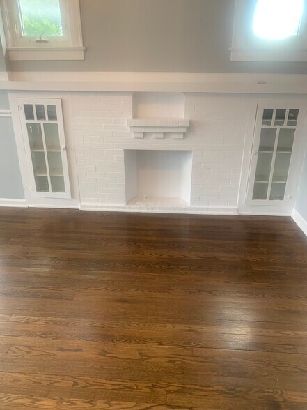 Building Photo - 8258 S Langley Ave