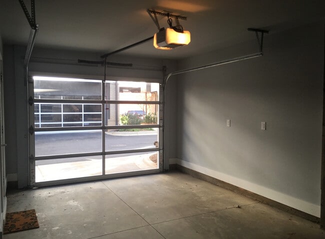 Building Photo - 338 Helix Wy