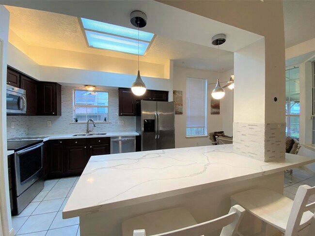 Building Photo - 6918 Springcrest Ct