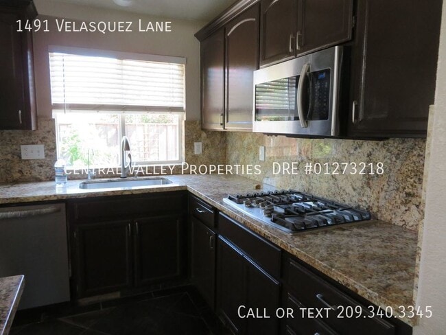 Building Photo - OCTOBER SPECIAL! $300 off 1st Month's Rent!