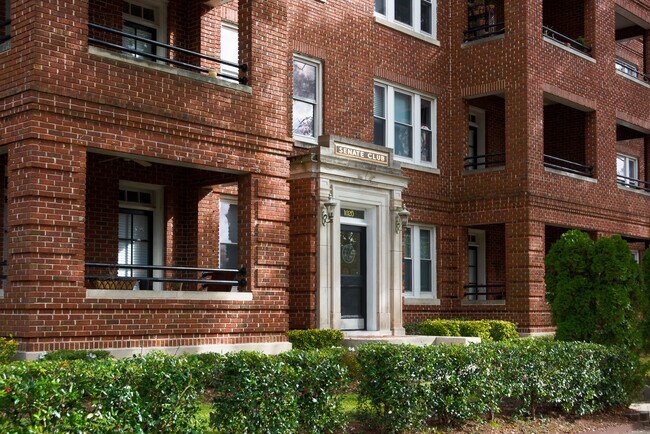 Building Photo - The Senate Club - 2 bedroom/2 bath **** MO...