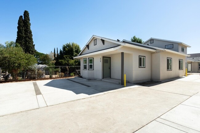 Building Photo - 811- 909 S Spruce Street