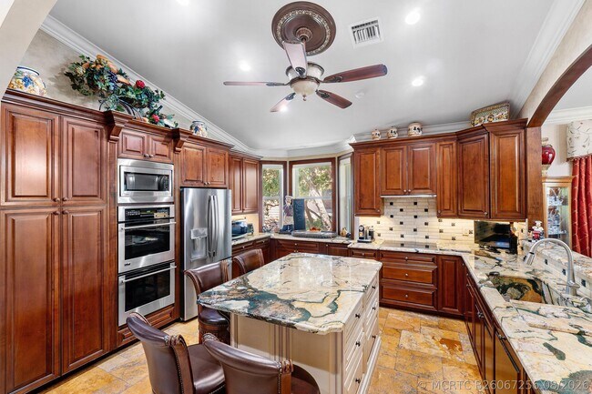 Building Photo - 6181 Island Walk