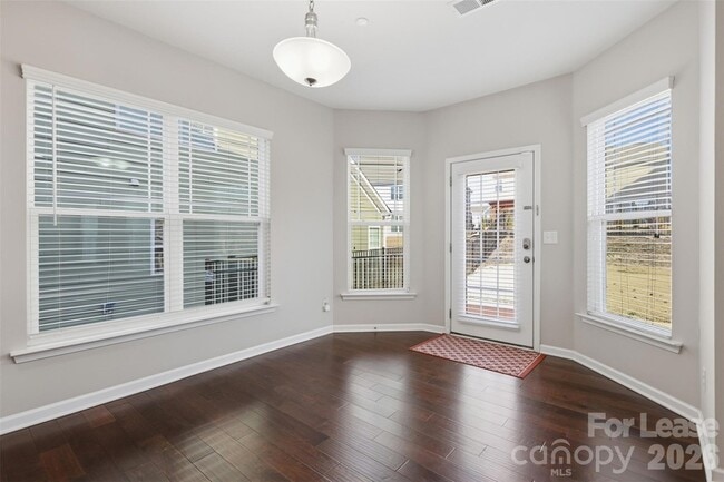 Building Photo - 1000 Bellegray Ln NW