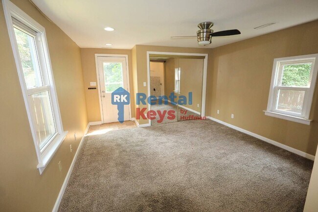 Building Photo - 5409 N Fares Ave