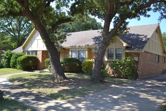 Building Photo - 1416 Sandy Creek Dr