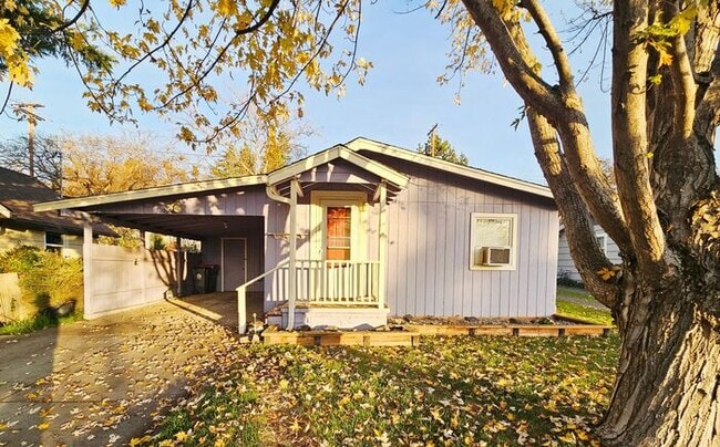 Building Photo - Beautiful Single-Level Home Located in the desirable East Medford neighborhood