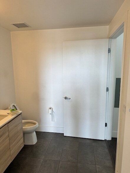 Building Photo - 4000 W Diversey Ave