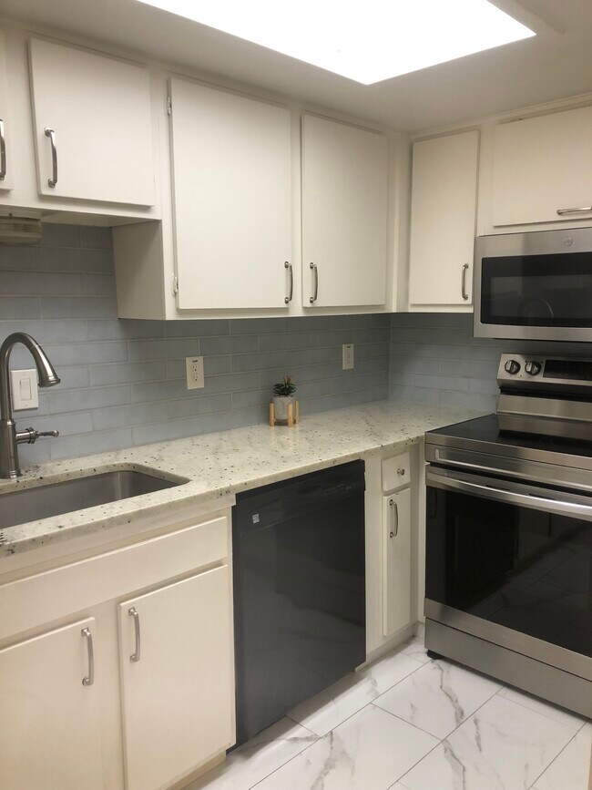 New Range and Microwave - 12810 Midway Rd