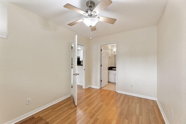 Building Photo - 304 E 33rd St