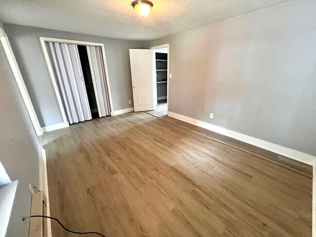 Building Photo - 1141 Brabec St