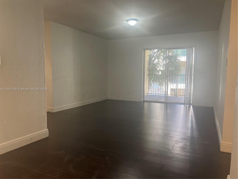 Building Photo - 949 Riverside Dr