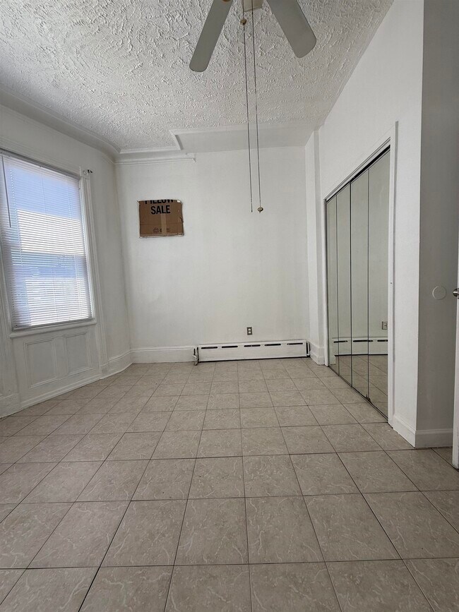 Building Photo - 406 67th St
