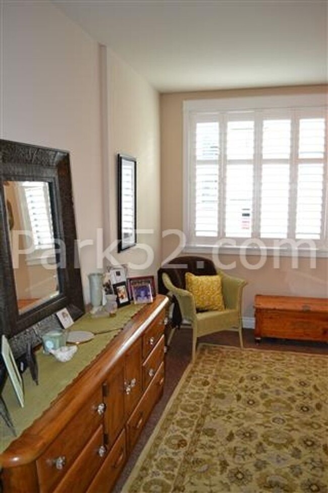 Building Photo - 1 Bed 1.5 Bath Theater District Condo + Am...